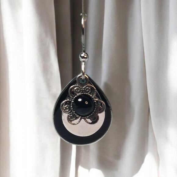 Layered Tears with Filligree Flower Design around a Black Onyx Stone Earrings - Picture 3 of 4